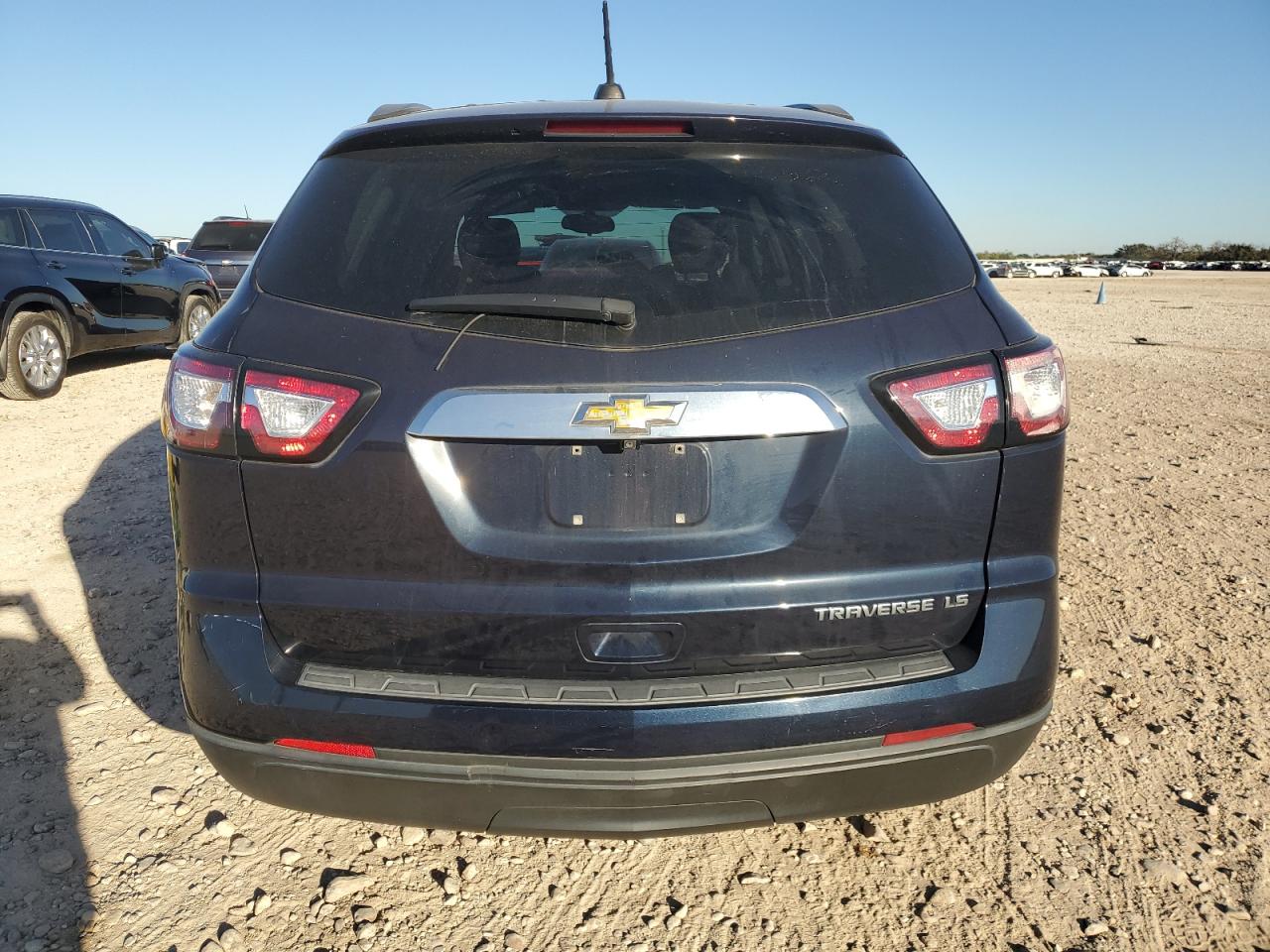 VIN 1GNKRFEDXGJ290207 2016 CHEVROLET TRAVERSE no.6