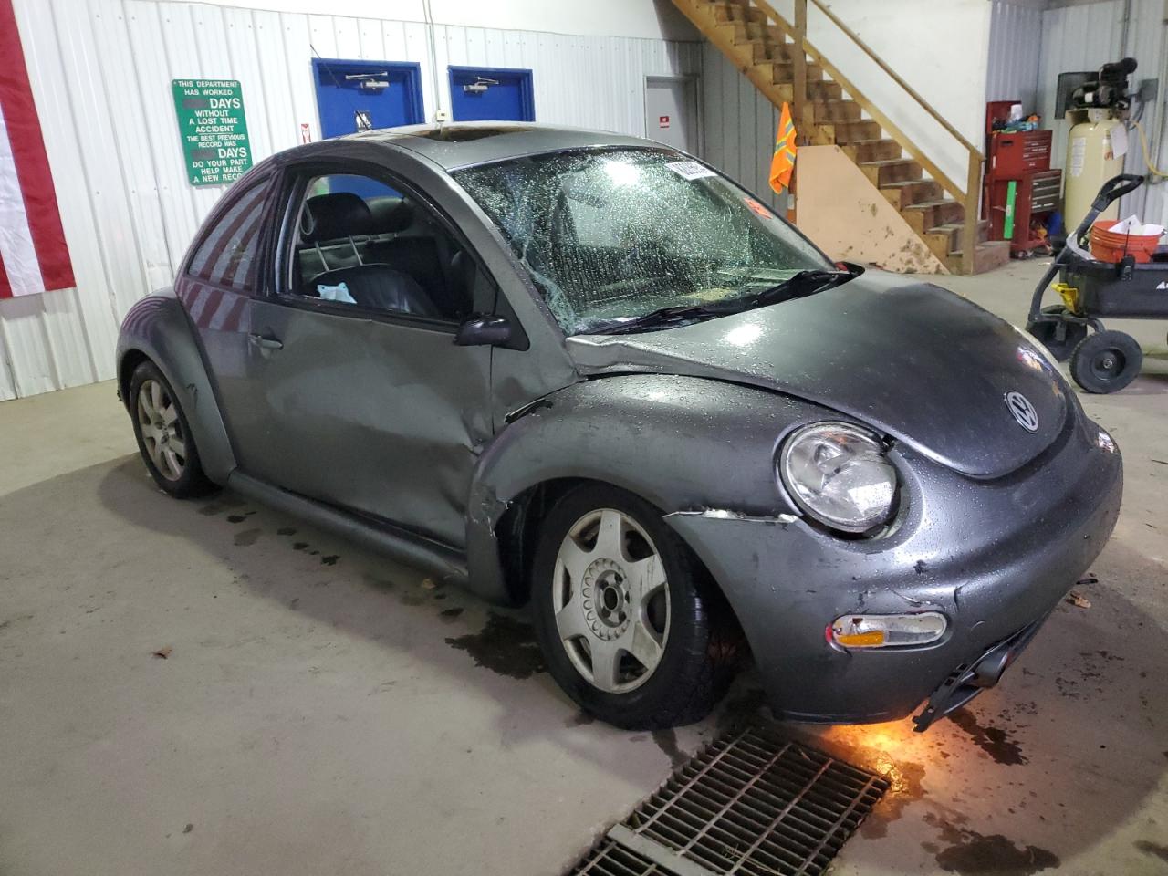 2003 Volkswagen Beetle - Image 4