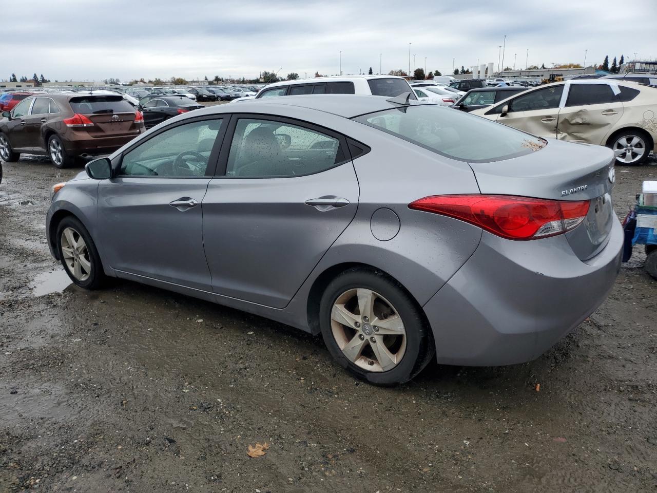 2013 Hyundai Elantra - Image 2