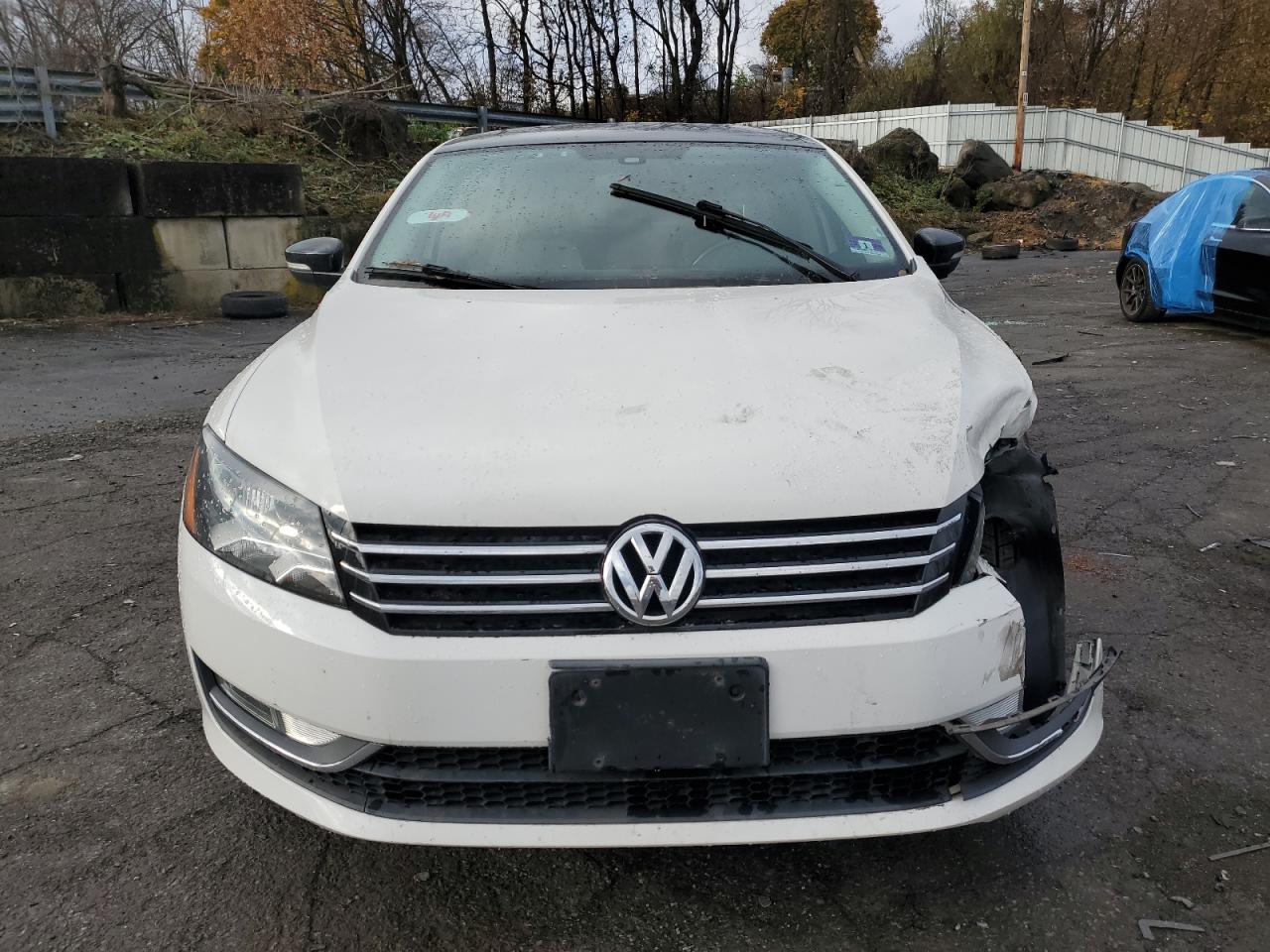 2015 Volkswagen Passat - Image 5
