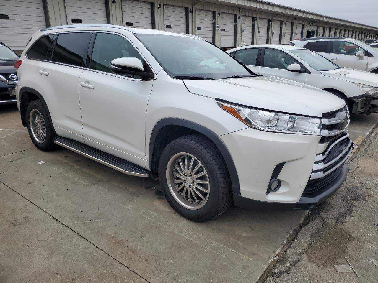 2017 Toyota Highlander - Image 4