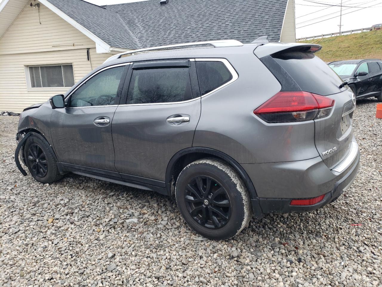 2018 Nissan Rogue - Image 2
