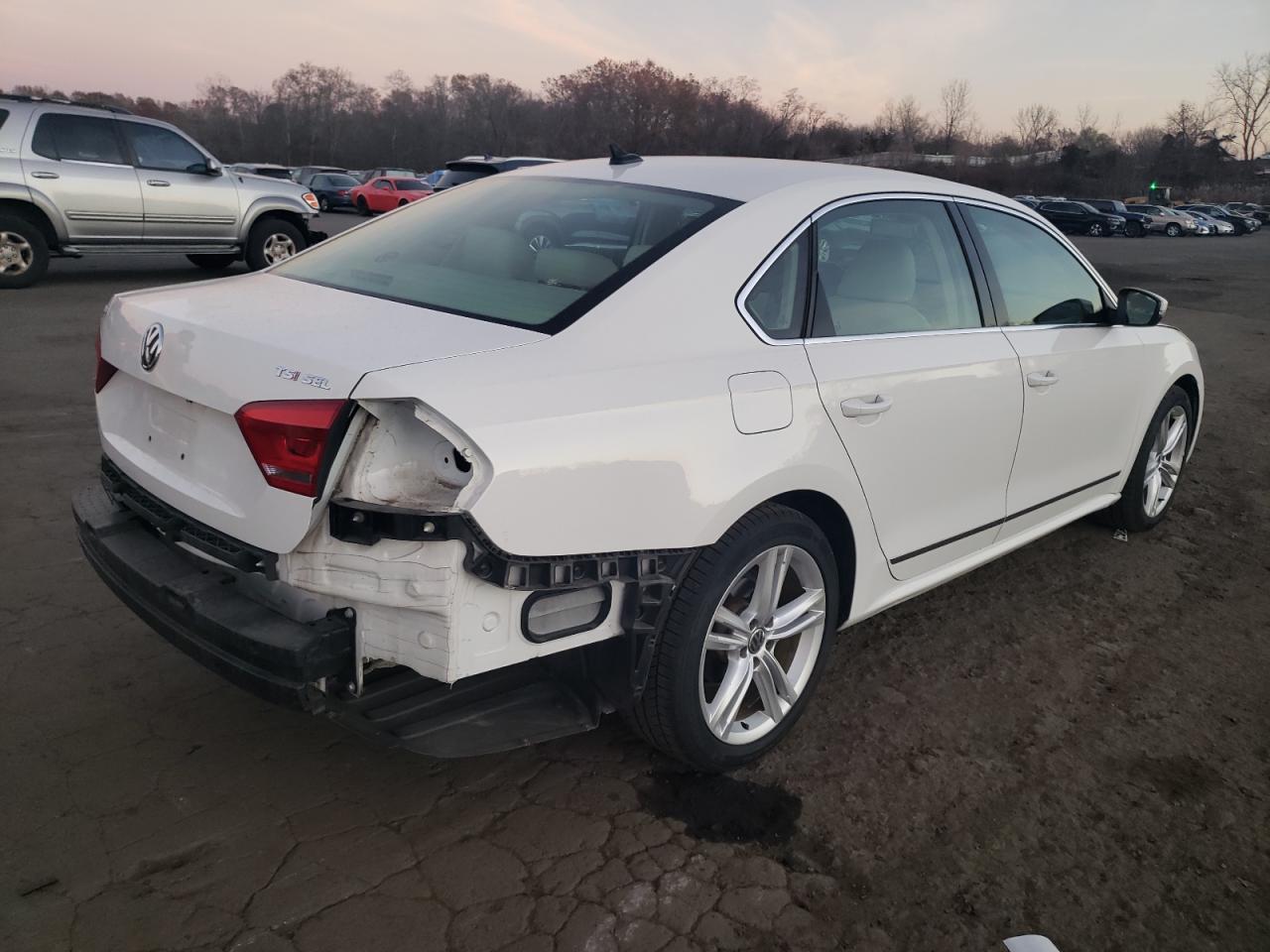 2014 Volkswagen Passat - Image 3