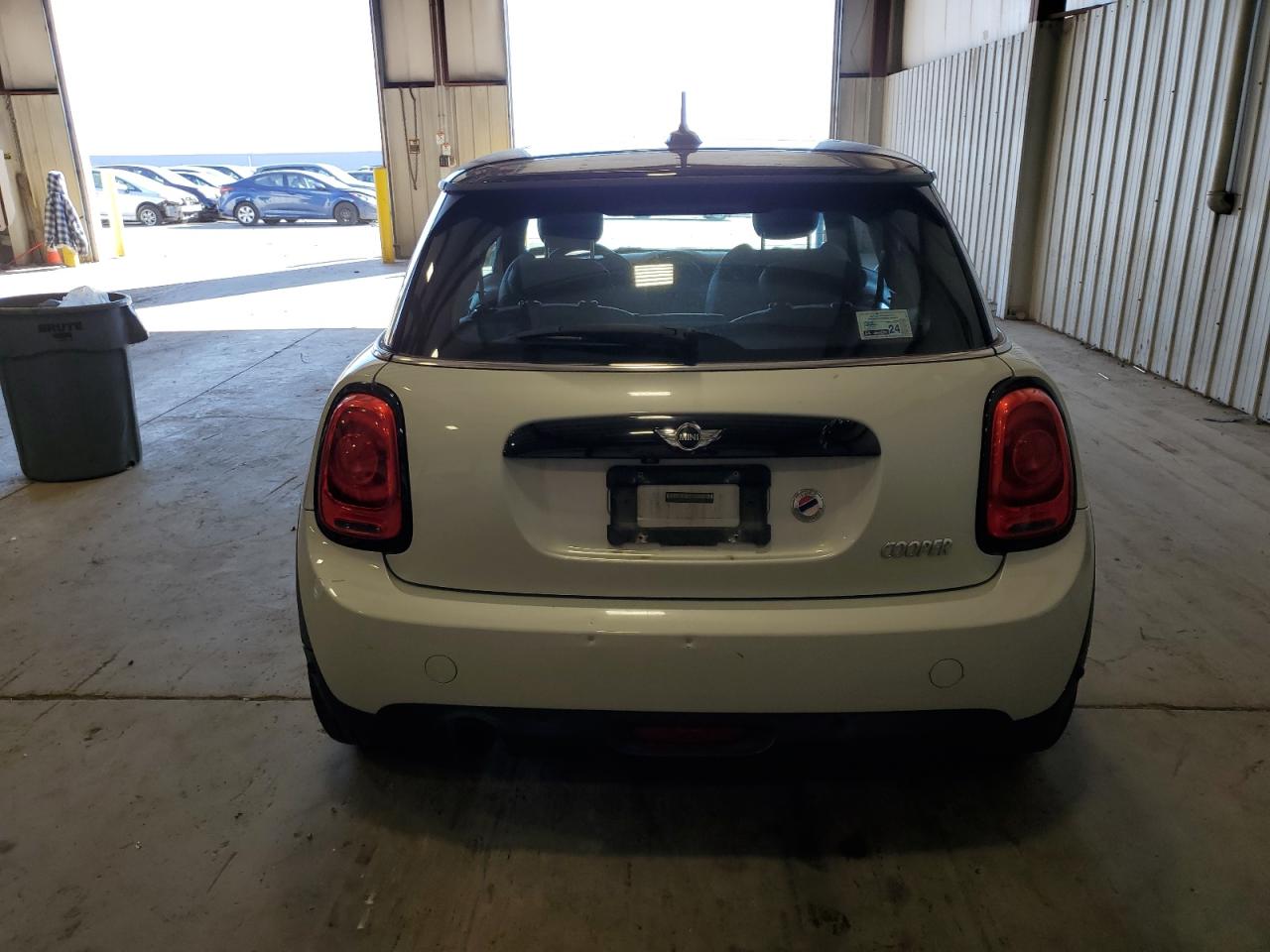 VIN WMWXP5C53J2G61803 2018 MINI COOPER no.6