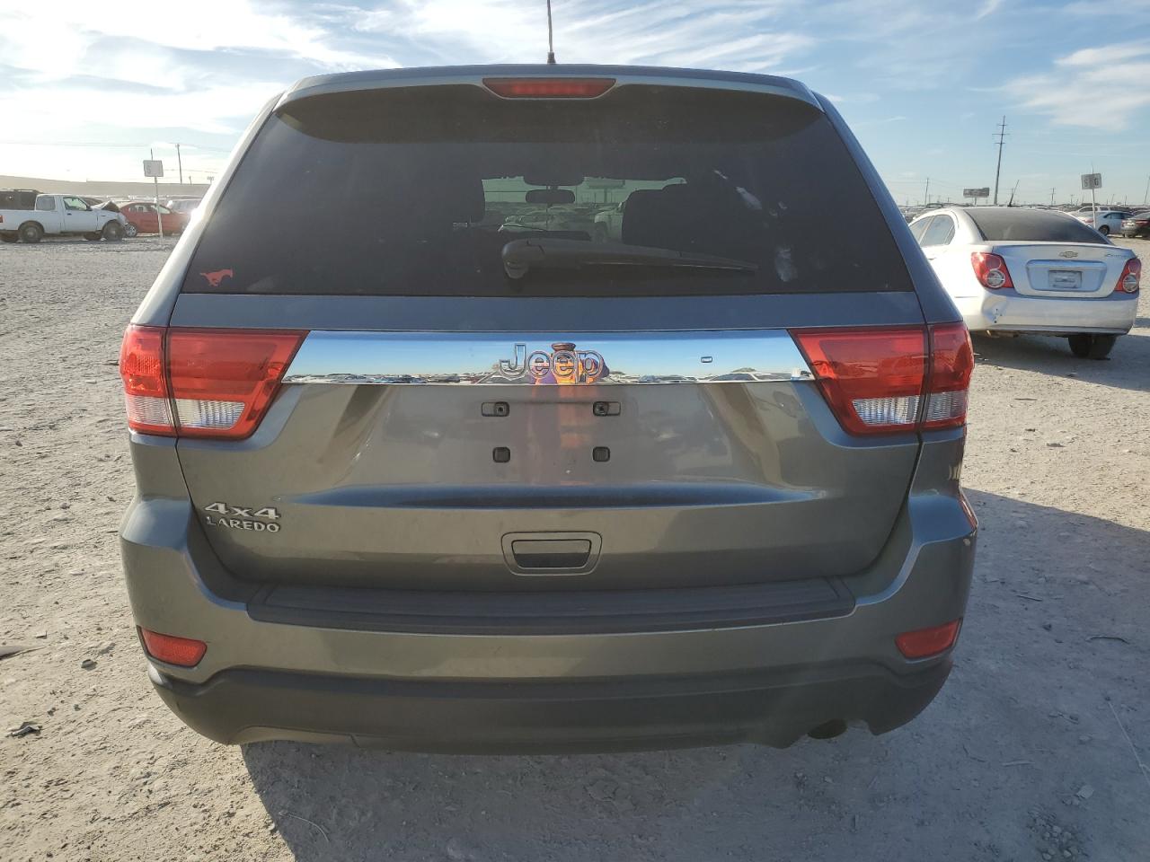 2011 Jeep Grand Cherokee - Image 6