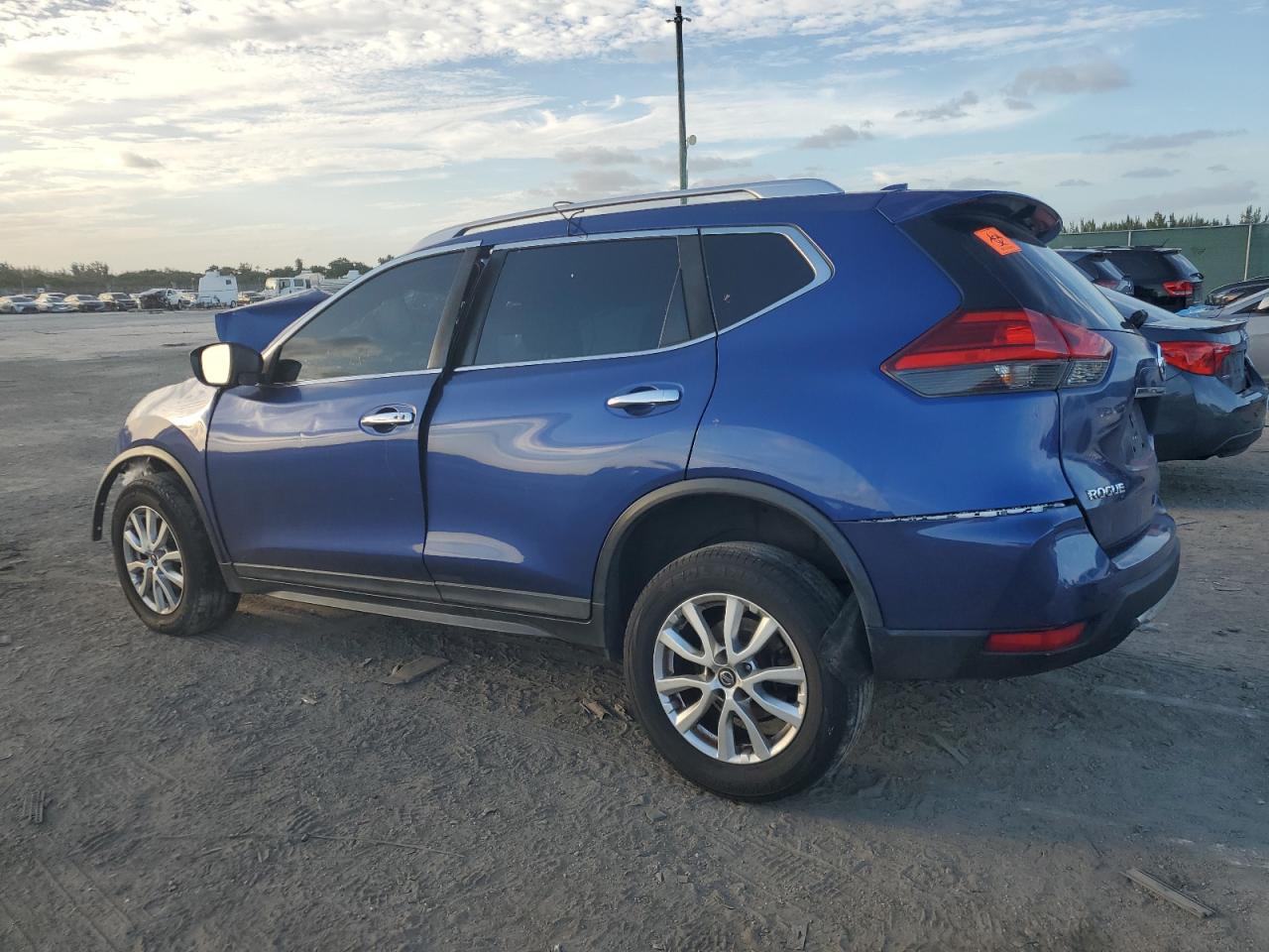 2017 Nissan Rogue - Image 2