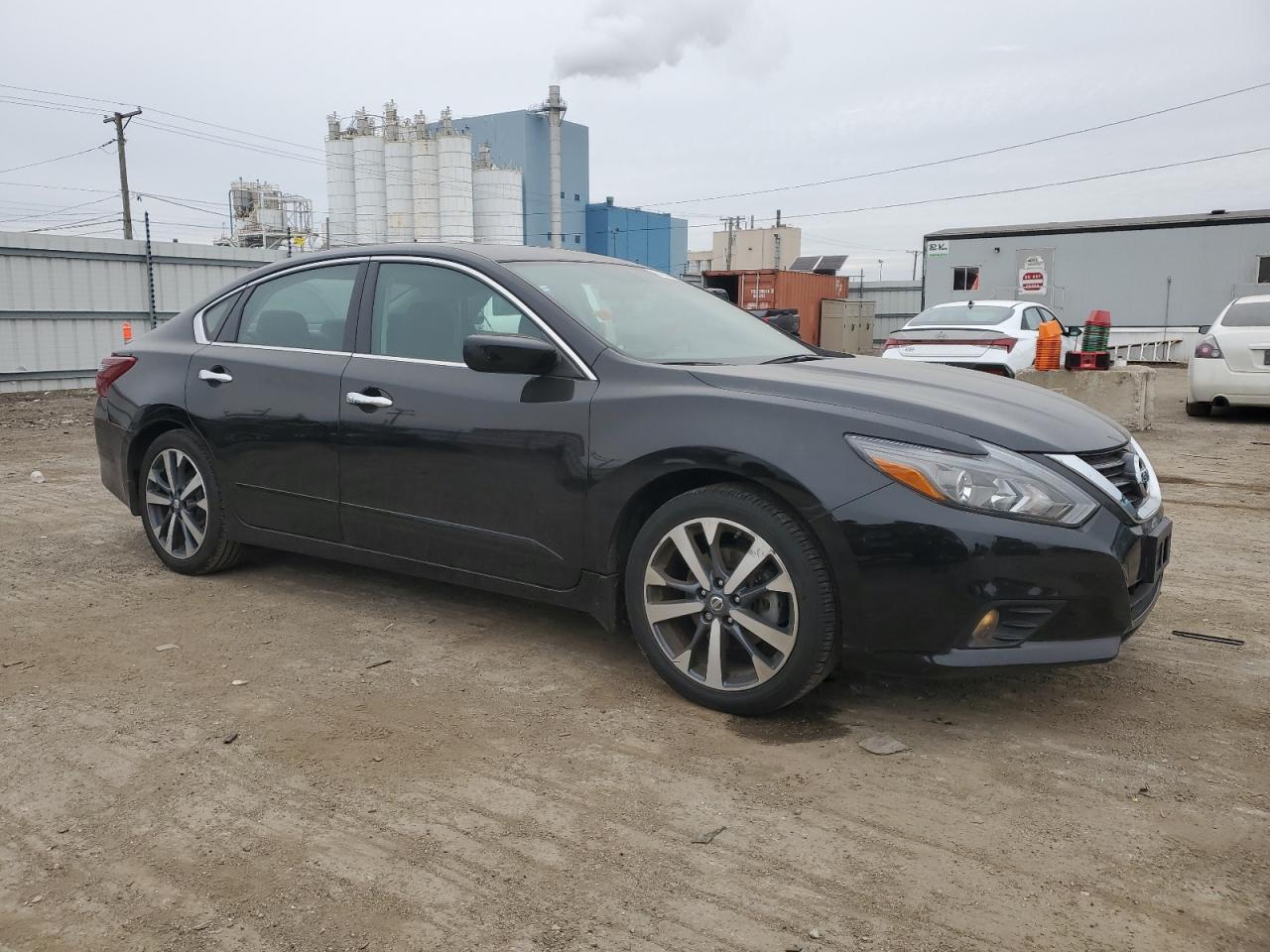 2017 Nissan Altima - Image 4