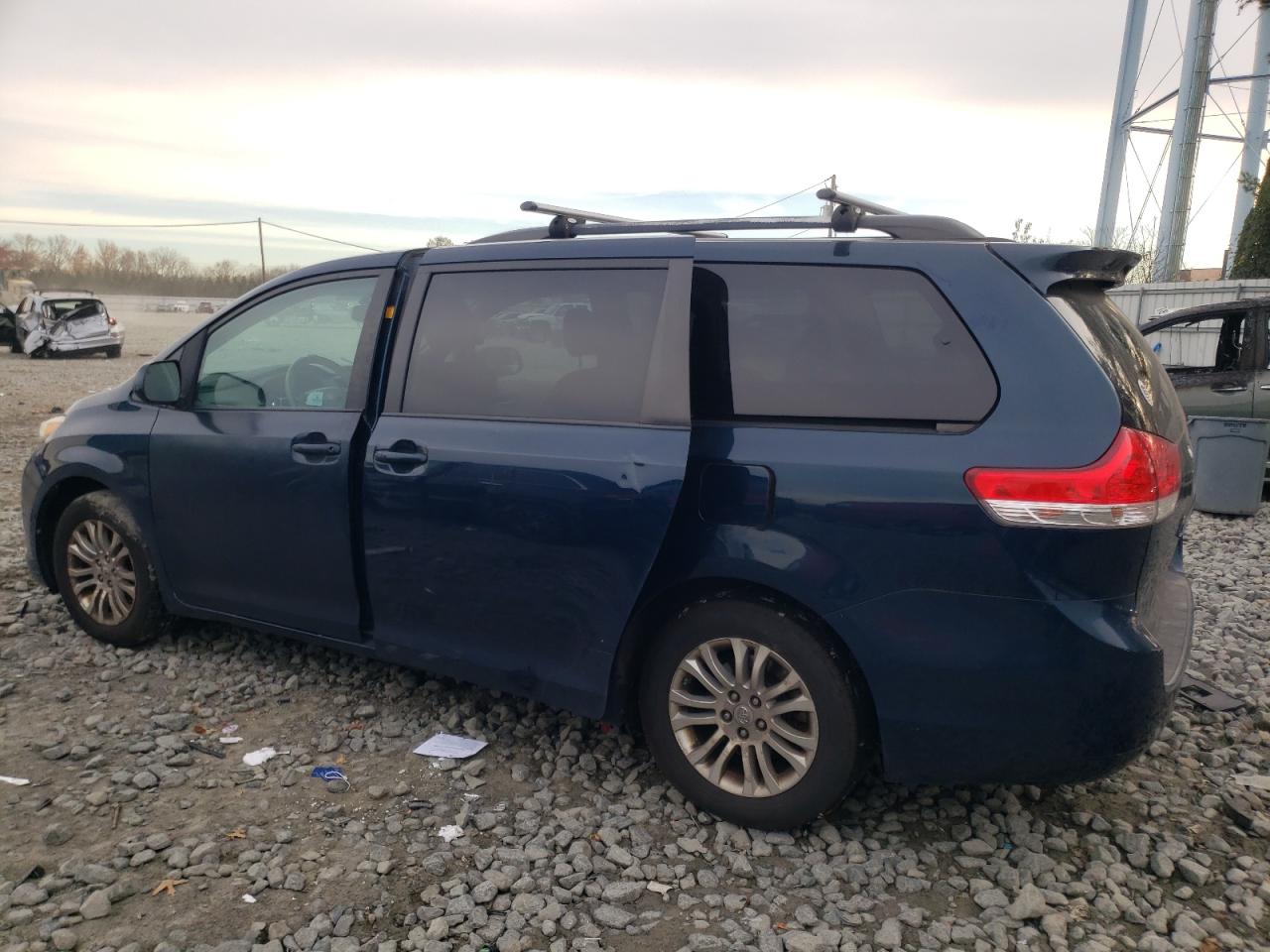 2011 Toyota Sienna - Image 2
