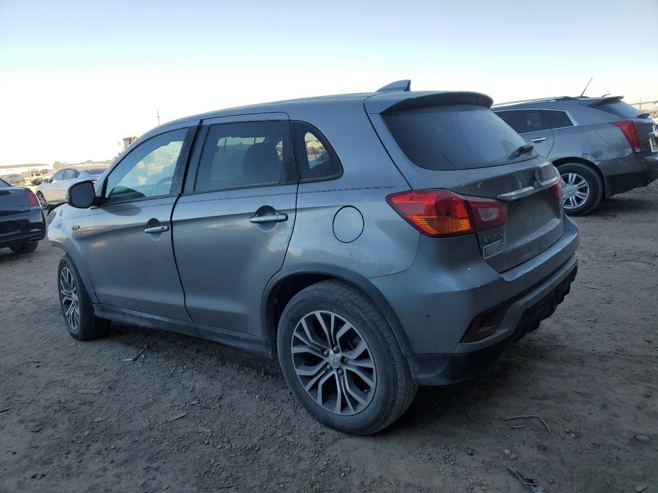 2019 Mitsubishi Outlander - Image 2