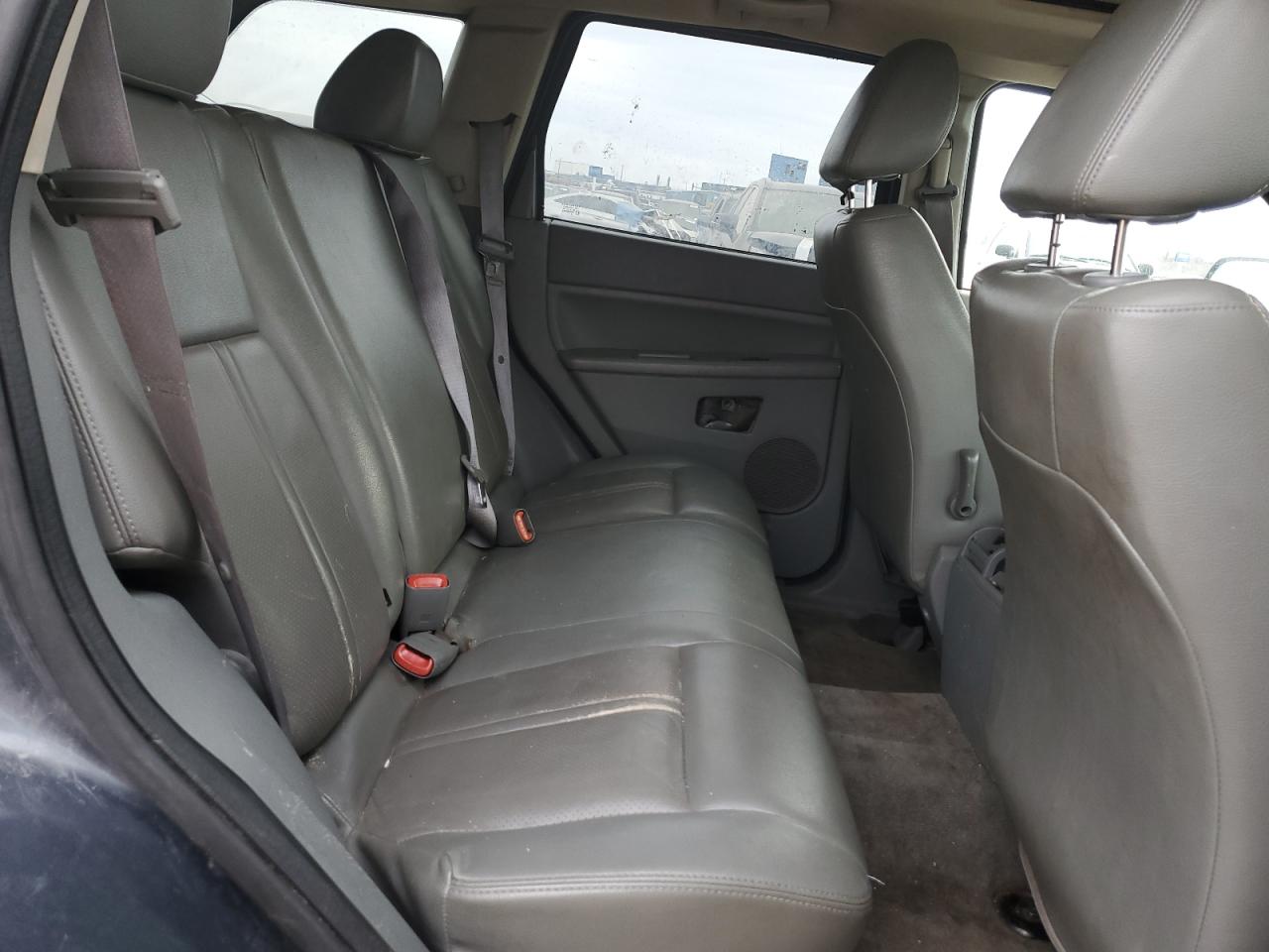 2006 Jeep Grand Cherokee - Image 11