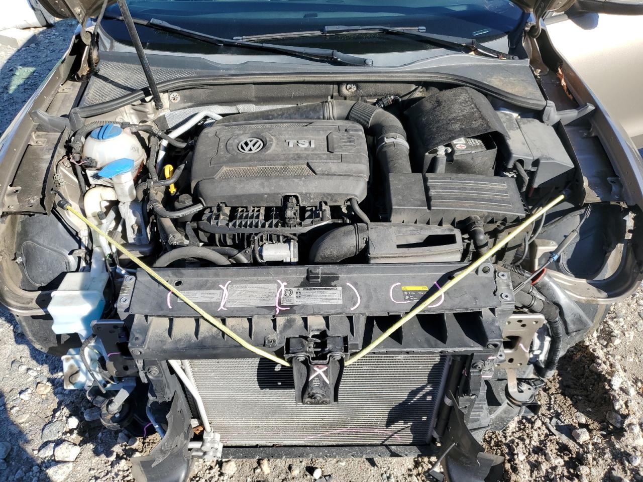 2015 Volkswagen Passat - Image 11