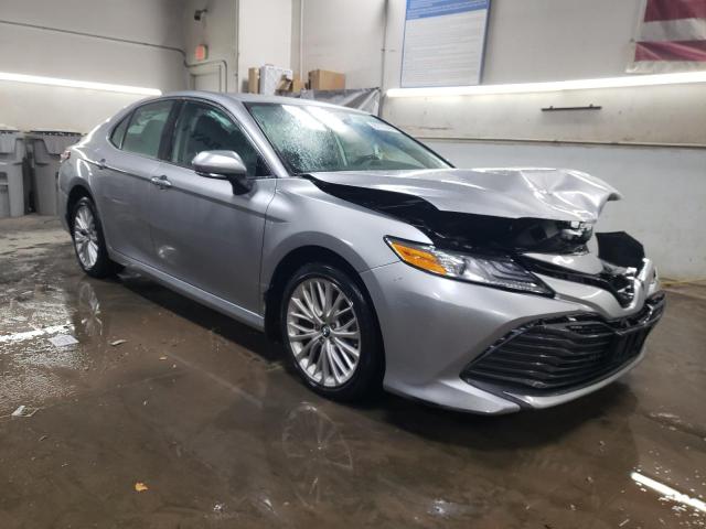  TOYOTA CAMRY 2019 Srebrny