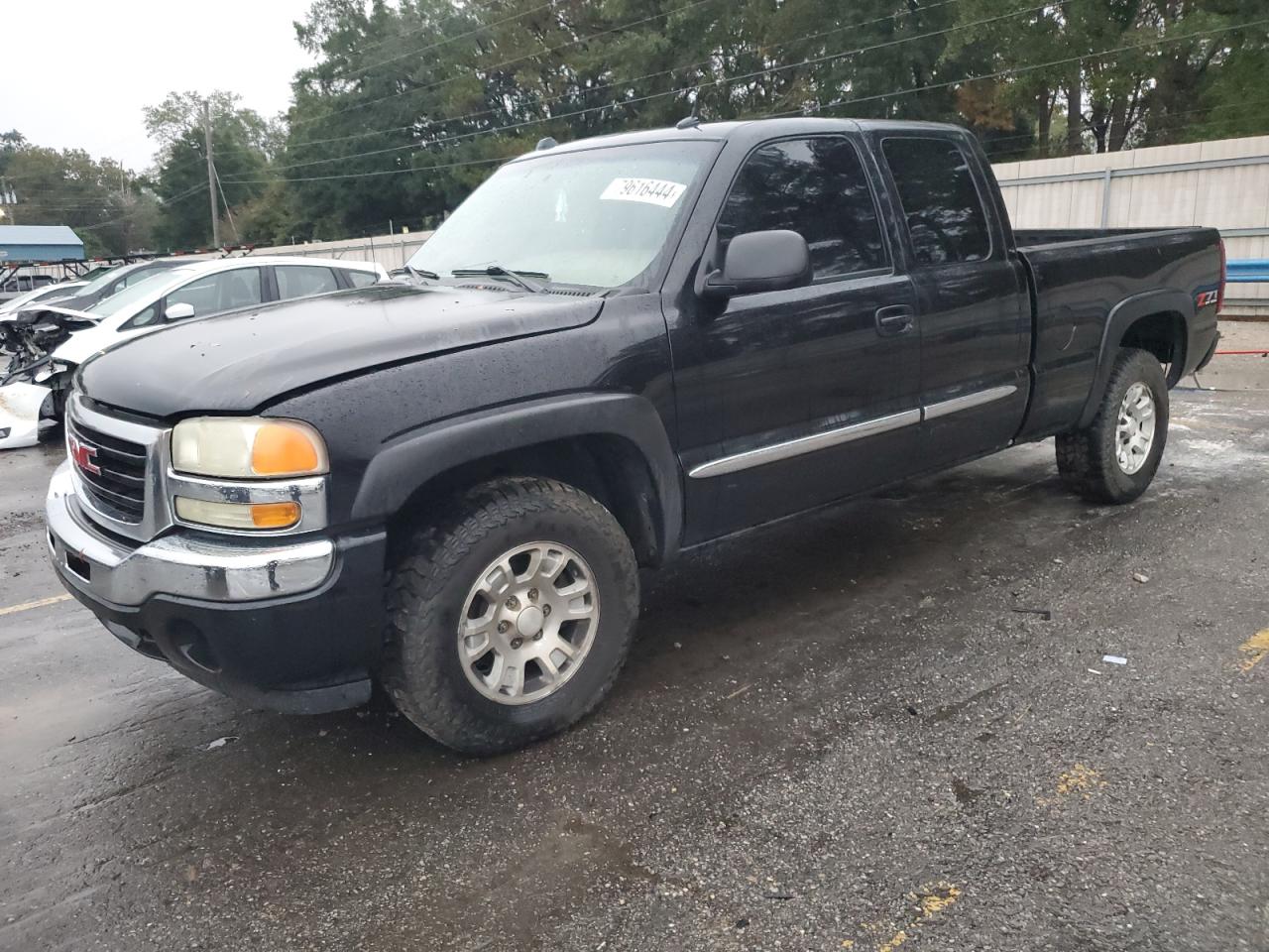 2005 GMC Sierra - Image 1