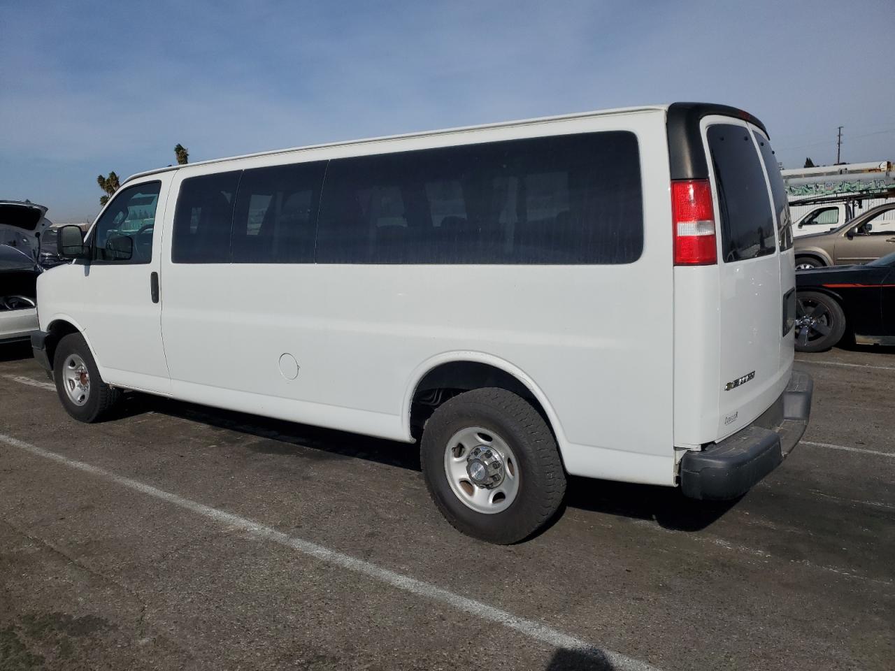 VIN 1GAZGPFG4K1217251 2019 CHEVROLET EXPRESS no.2