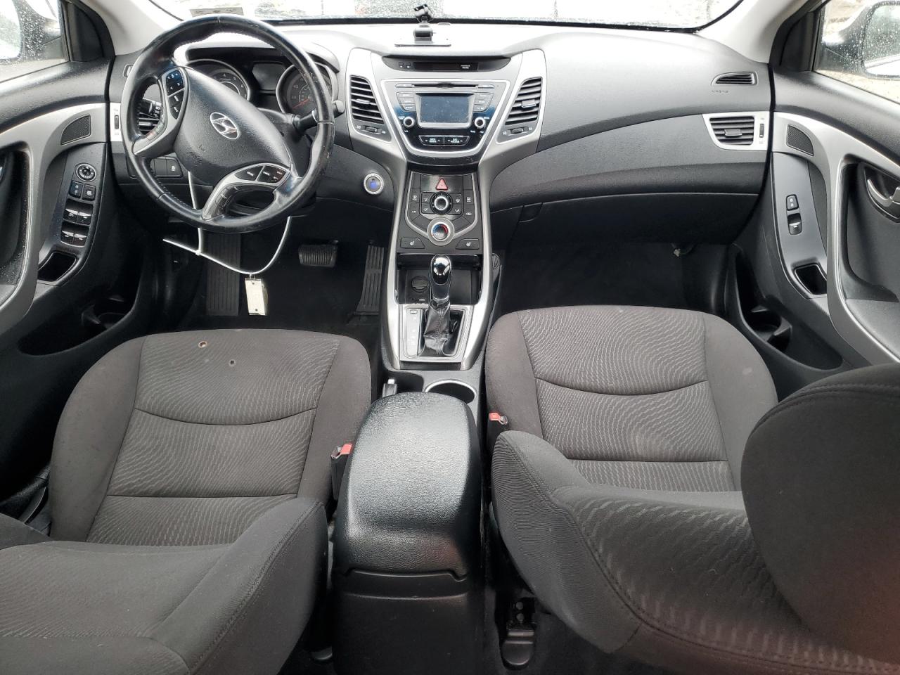 2016 Hyundai Elantra - Image 8