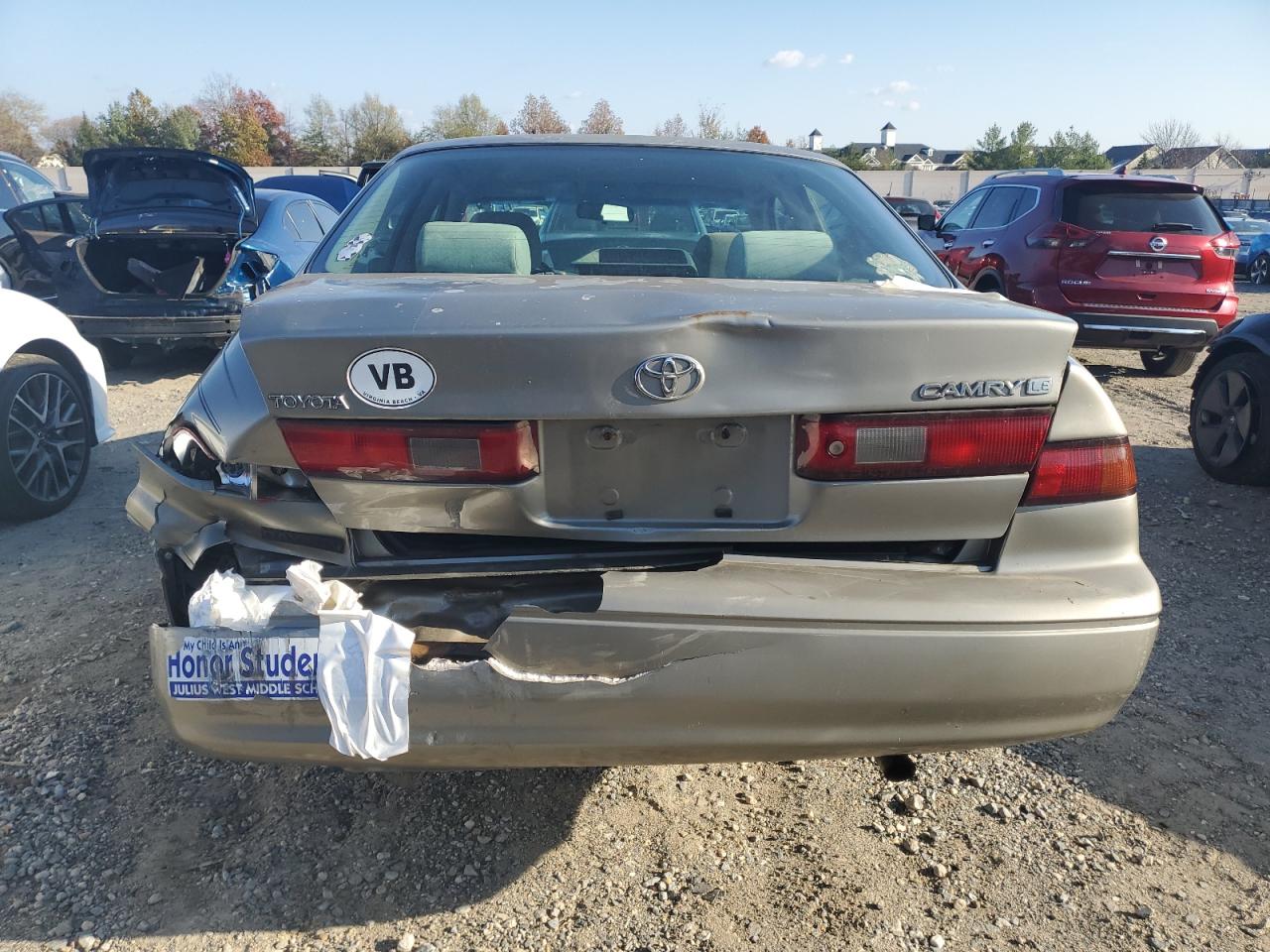 1998 Toyota Camry Le VIN: JT2BG28K2W0151171 Lot: 81122574