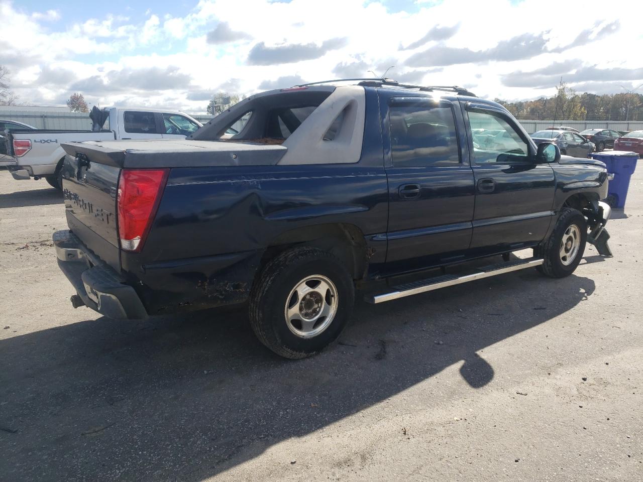 2005 Chevrolet Avalanche - Image 3