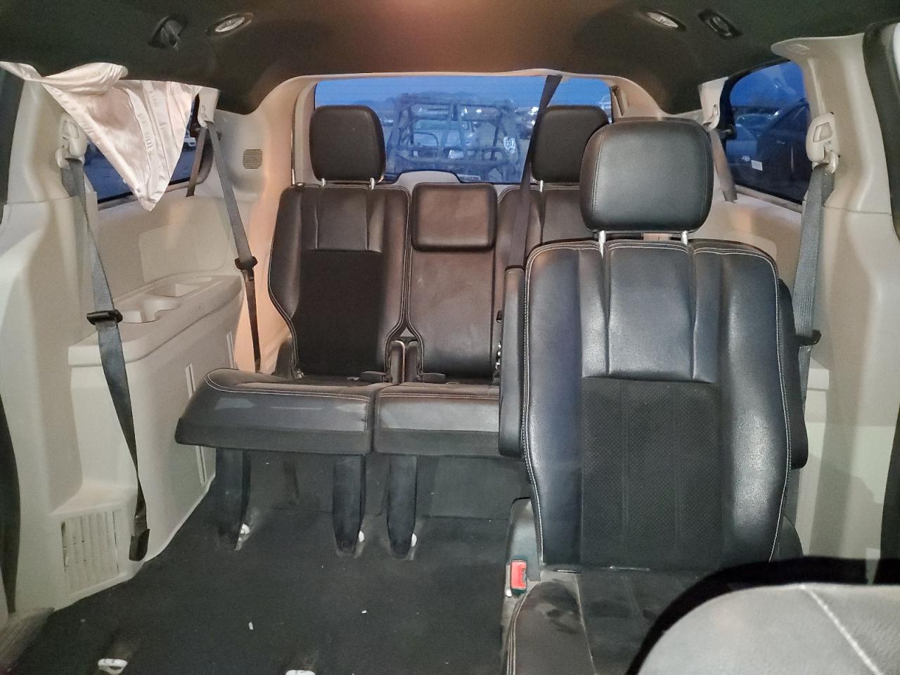 2017 Dodge Caravan - Image 10