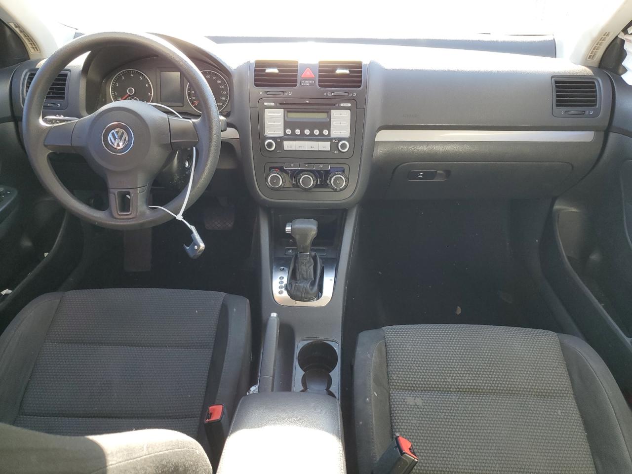 2010 Volkswagen Jetta - Image 8