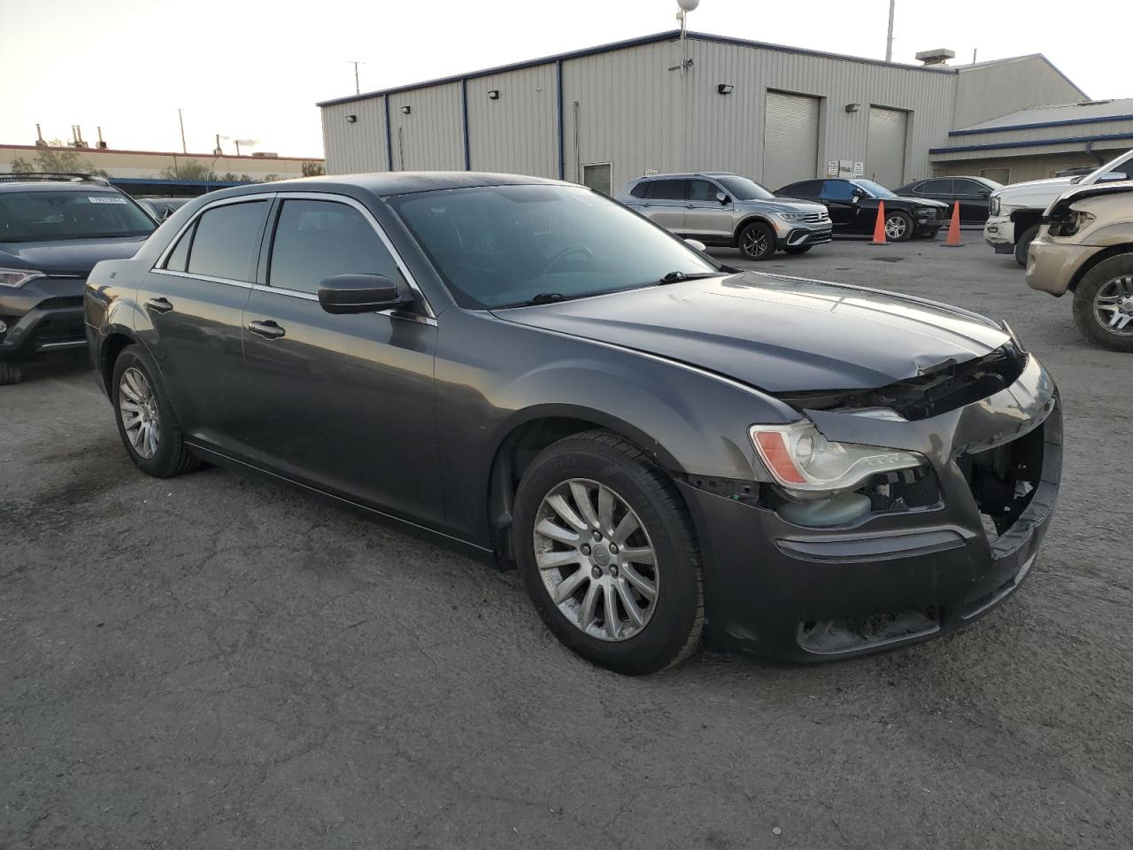 VIN 2C3CCAAG0DH572777 2013 CHRYSLER 300 no.4