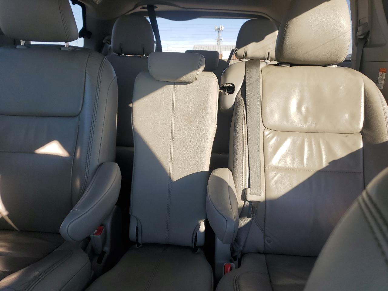 2016 Toyota Sienna - Image 10