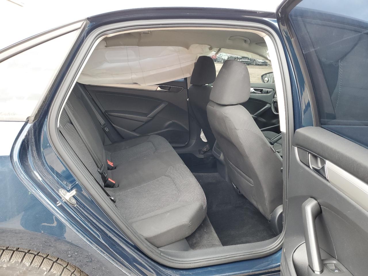 2018 Volkswagen Passat - Image 10