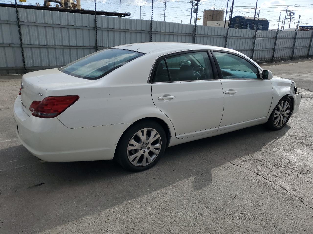 2009 Toyota Avalon - Image 3