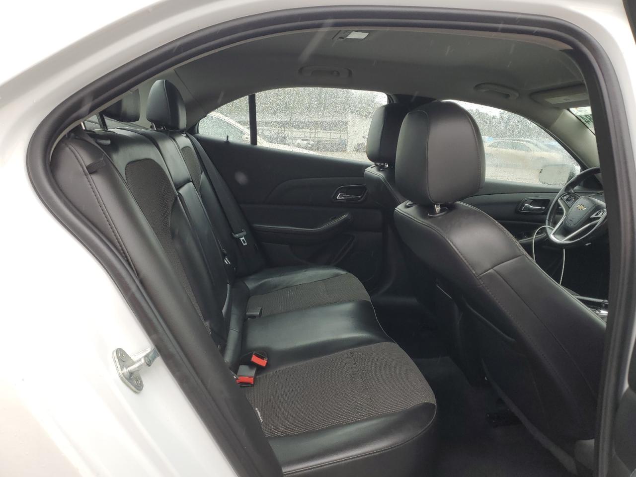 2015 Chevrolet Malibu - Image 10