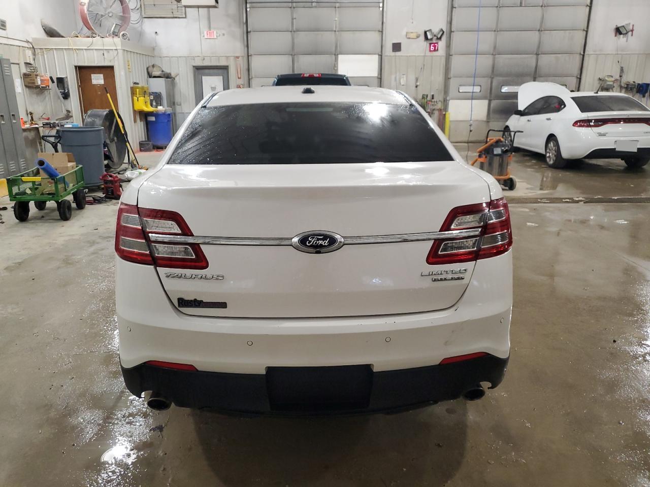 2018 Ford Taurus - Image 6
