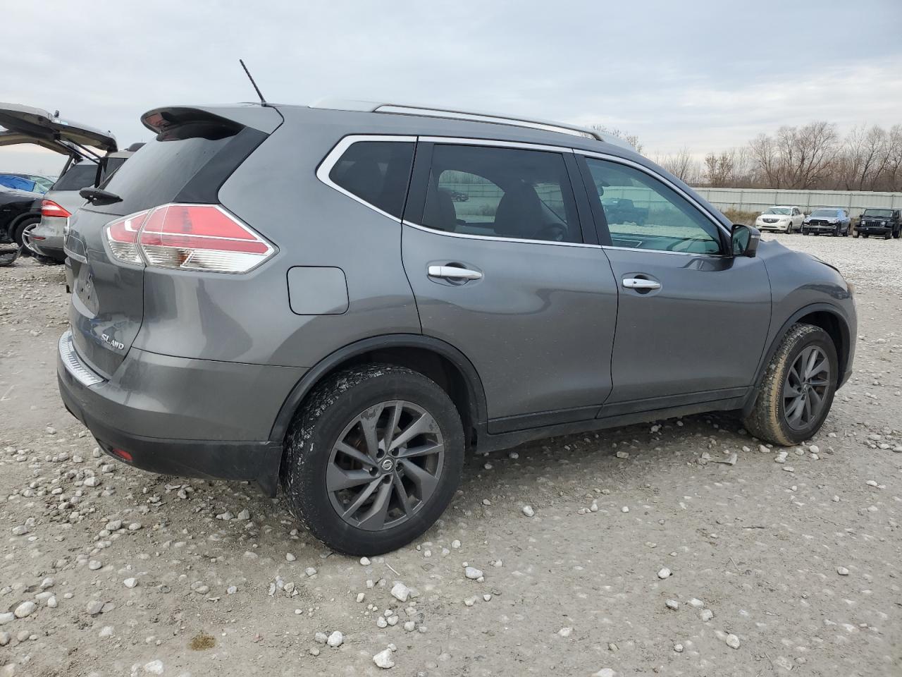 2016 Nissan Rogue - Image 3