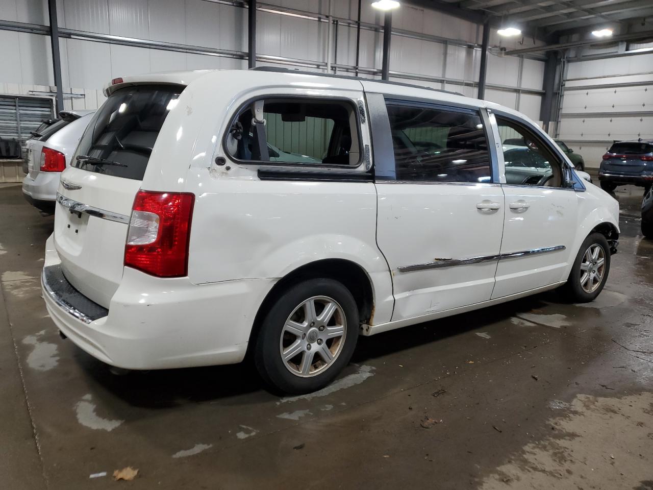 2011 Chrysler Town & Country - Image 3