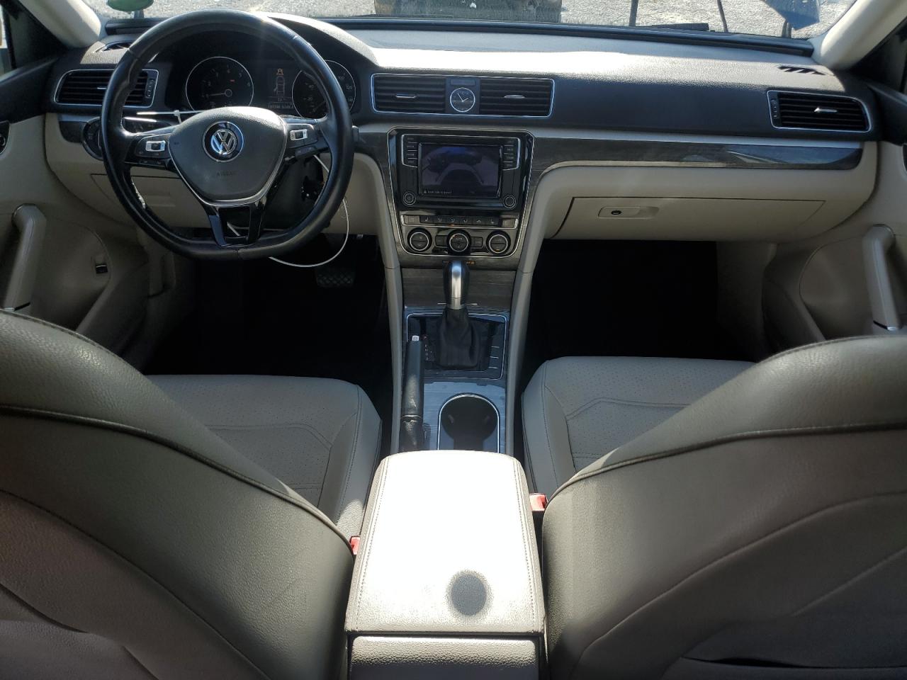 2016 Volkswagen Passat - Image 8