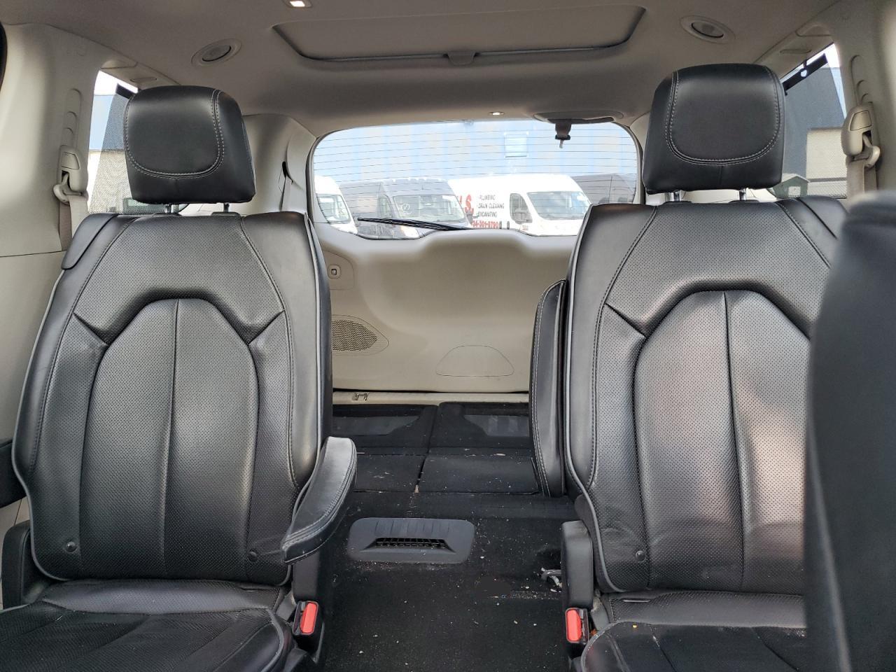 2020 Chrysler Pacifica - Image 10
