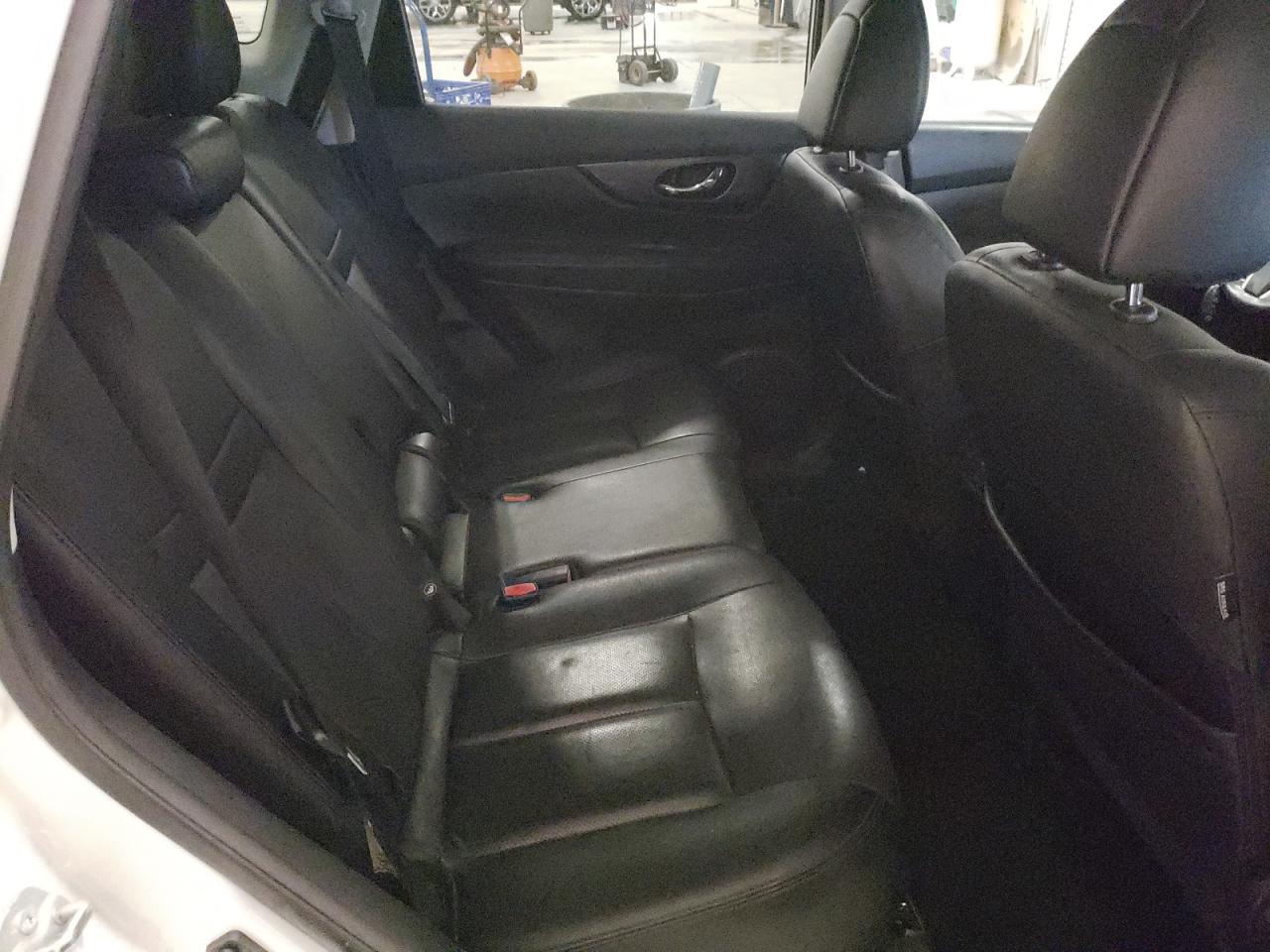 2016 Nissan Rogue - Image 11