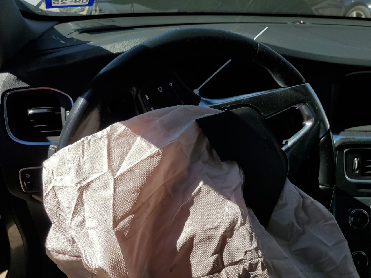 2018 Volvo S60 - Image 9
