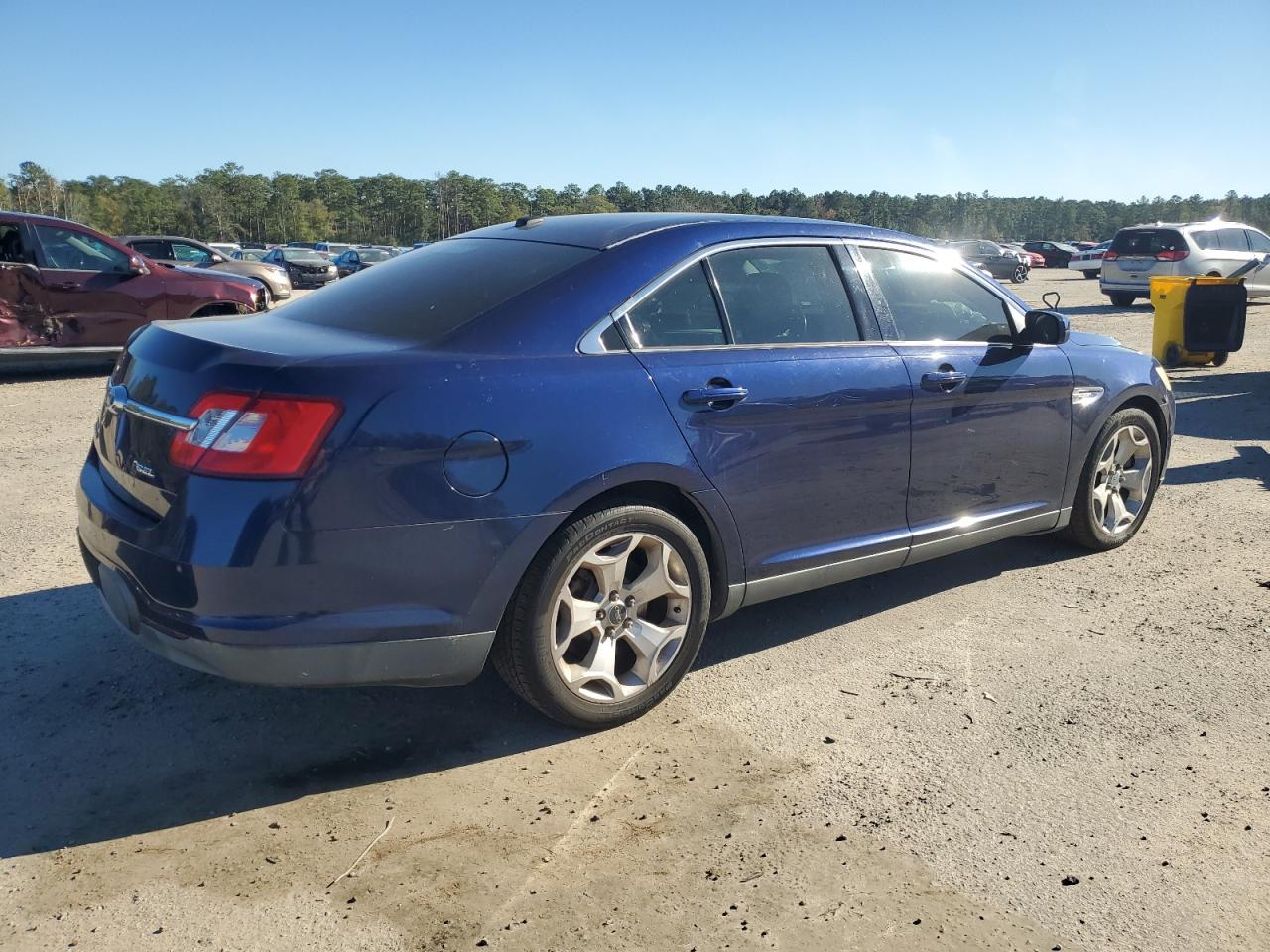 2011 Ford Taurus - Image 3