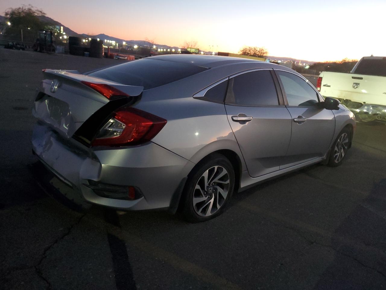 VIN 2HGFC2F72GH540832 2016 HONDA CIVIC no.3