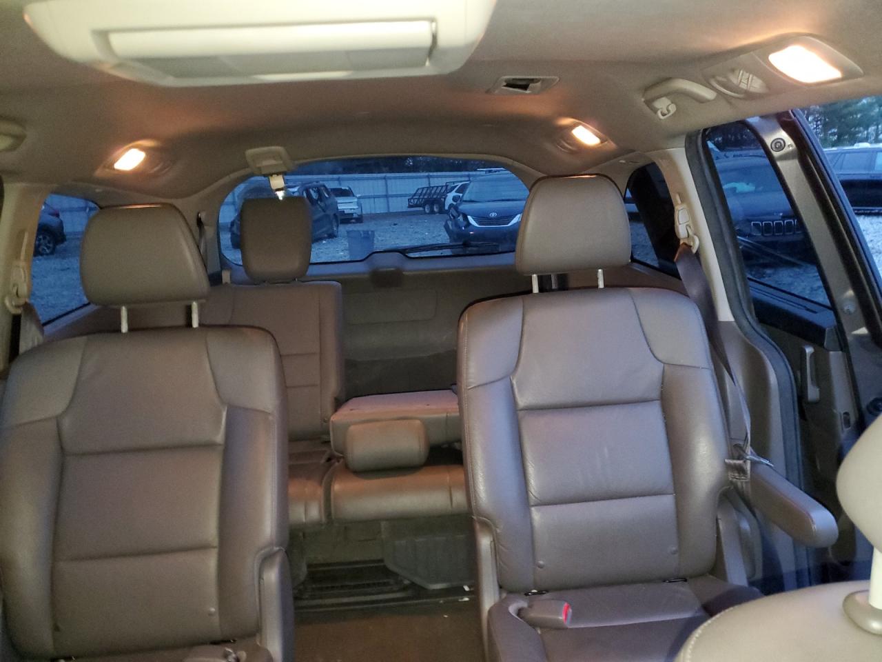 2012 Honda Odyssey - Image 10