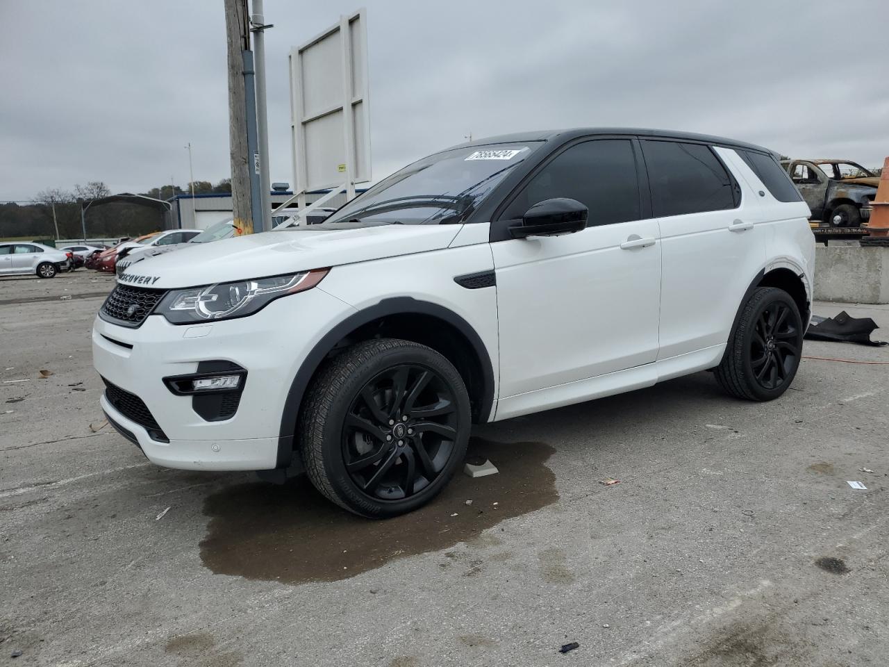 2017 Land Rover Discovery - Image 1