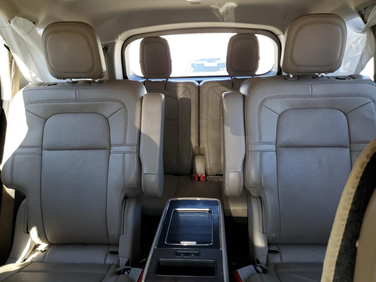 2020 Lincoln Aviator - Image 10