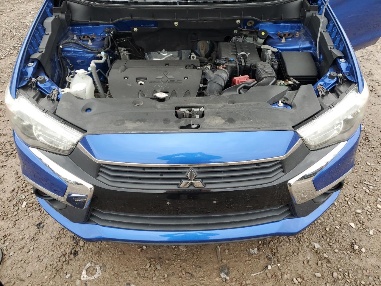 2016 Mitsubishi Outlander - Image 12