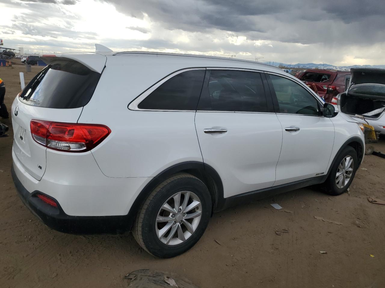 2017 Kia Sorento - Image 3
