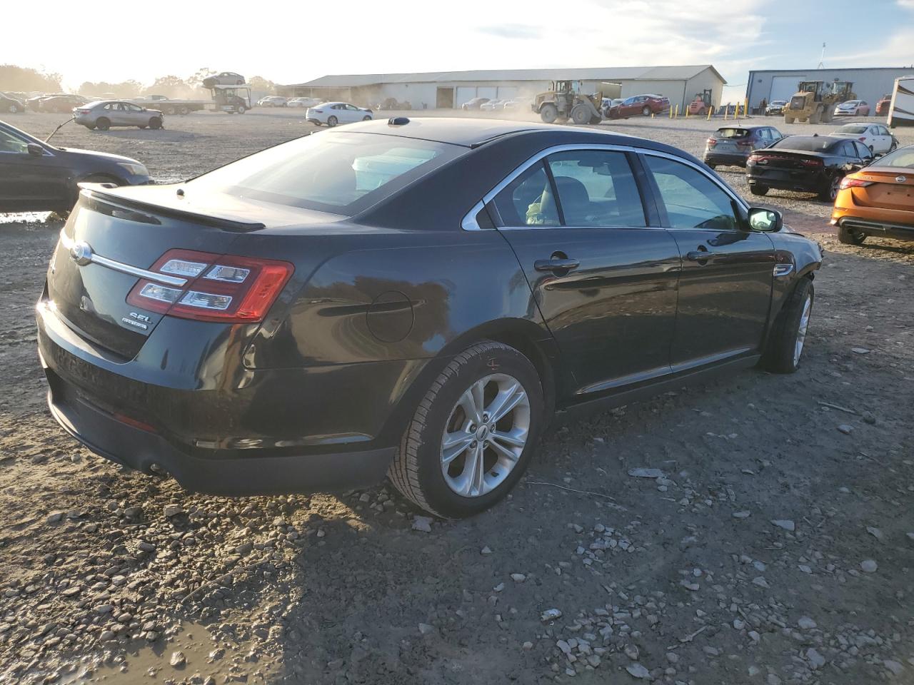 2015 Ford Taurus - Image 3