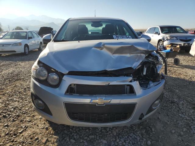 Sedans CHEVROLET SONIC 2012 Srebrny