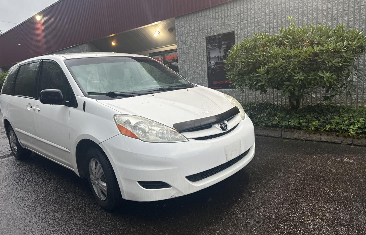 2009 Toyota Sienna - Image 1