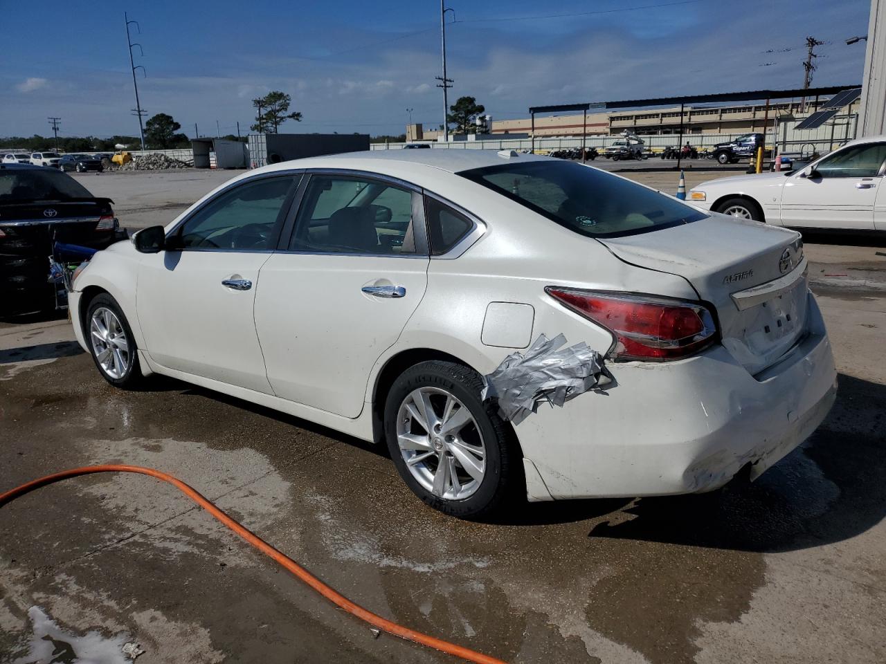 2015 Nissan Altima - Image 2