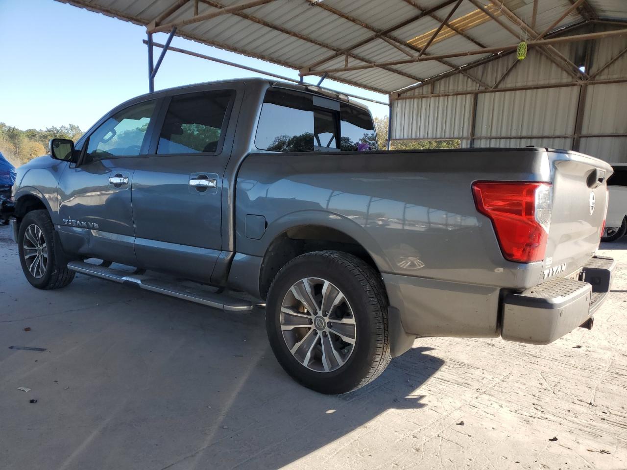 2018 Nissan Titan - Image 2