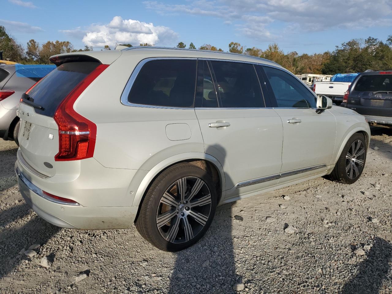 2022 Volvo XC90 - Image 3
