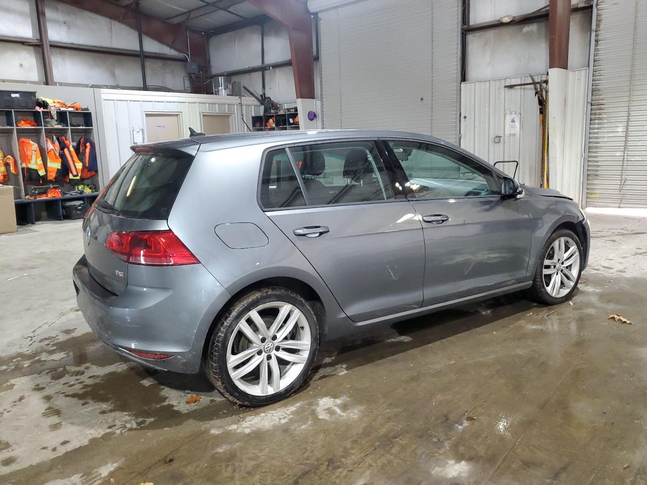 2017 Volkswagen Golf - Image 3