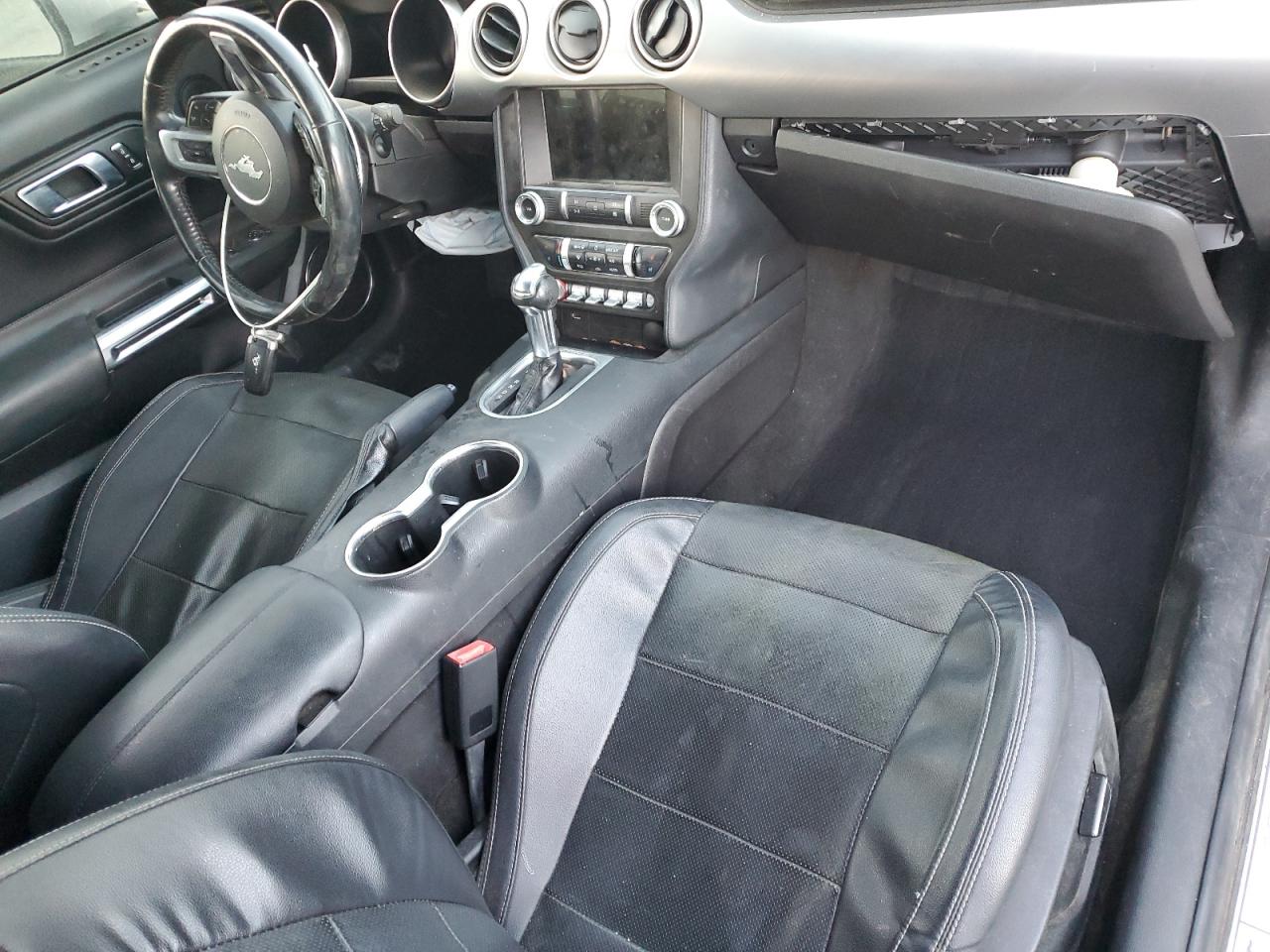 2019 Ford Mustang - Image 8